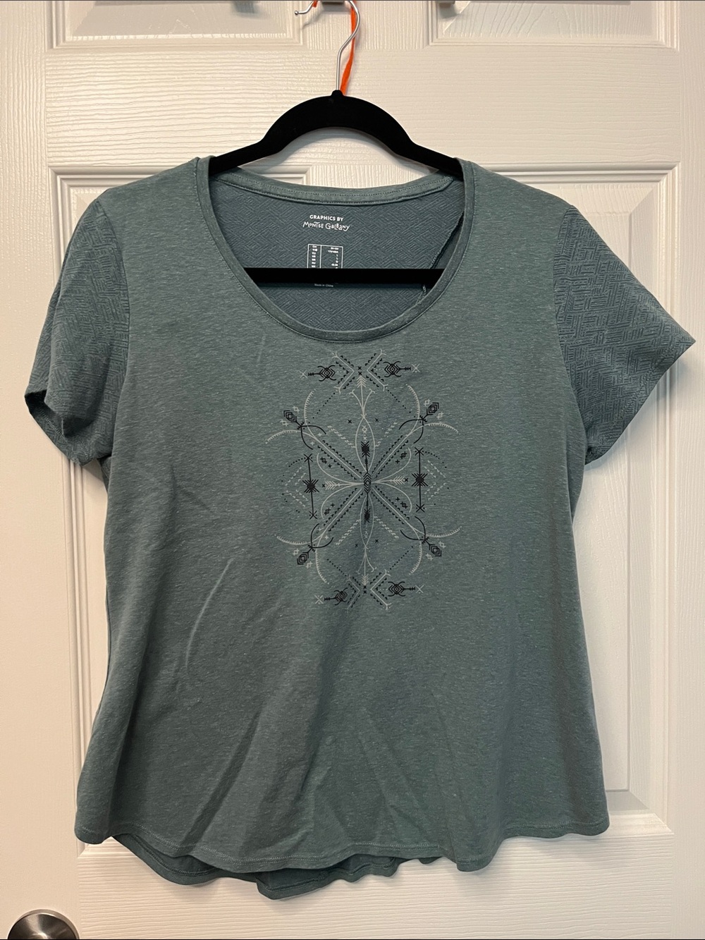 Women's Casual Scoop Neck Tee Shirt with Center Embellishment Green Breathable